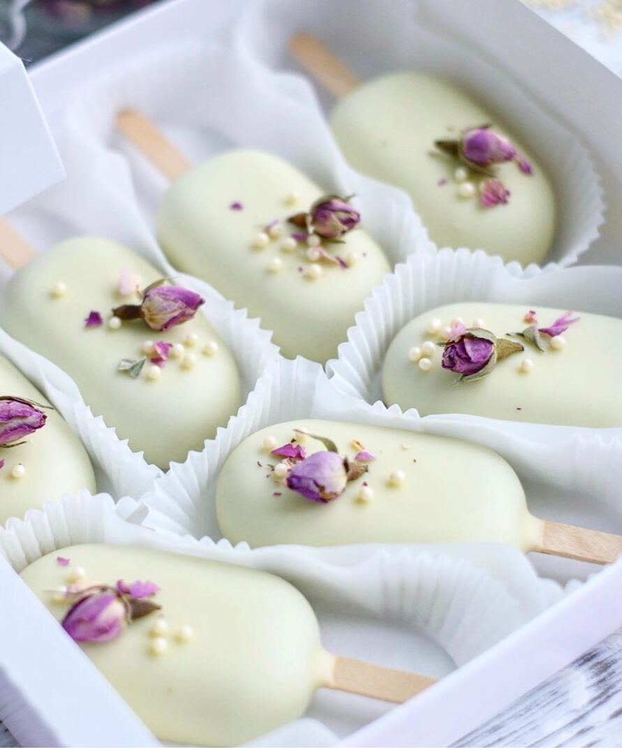 FOOD TRUCK We are always on the move. Track our location and come enjoy our delicious dishes, wherever we park!